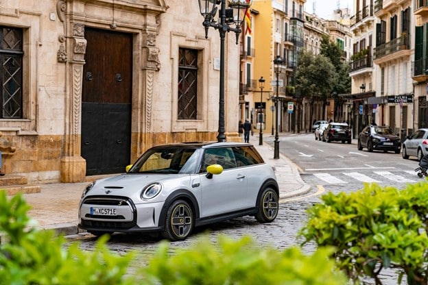 autos, cars, mini, auto news, bmw group india, carandbike, mini cooper se, mini electric, mini electric car, news, 2022 mini electric india launch live updates: price, features, specifications, images