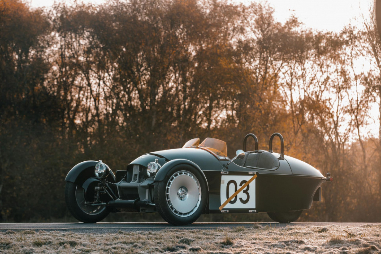 autos, cars, morgan, news, morgan super 3, morgan videos, new cars, video, new morgan super 3 drags three-wheeler into mid-century modern age with jet-inspired styling