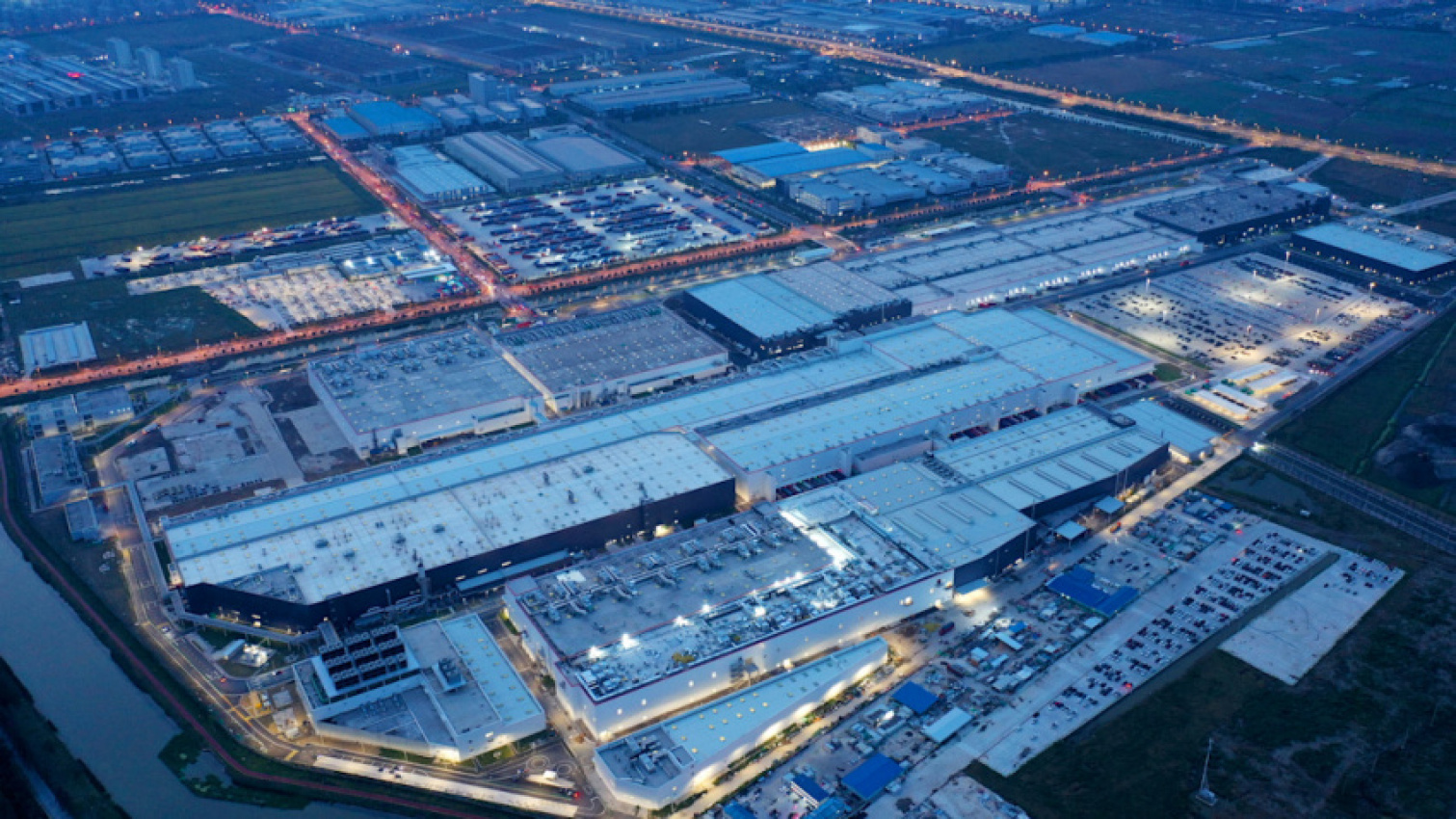 autos, cars, green, tesla, china, electric, plants/manufacturing, tesla plans new shanghai plant to more than double china capacity