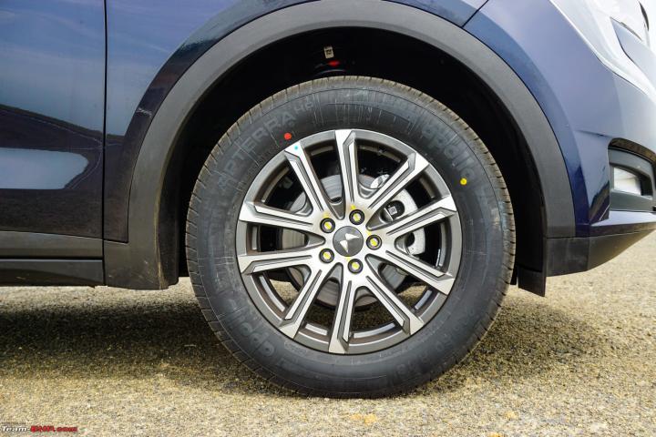 autos, cars, mahindra, indian, member content, tyres, xuv700, do i switch my mahindra xuv700 oe tyres to all-terrain tyres