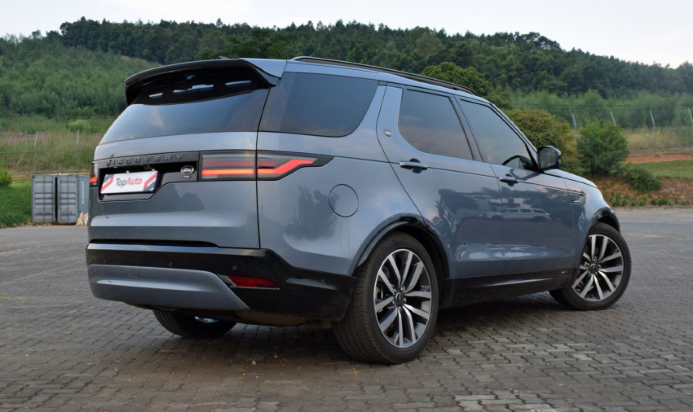 autos, cars, features, land rover, land rover discovery, land rover discovery review – luxury and capability in one good-looking suv