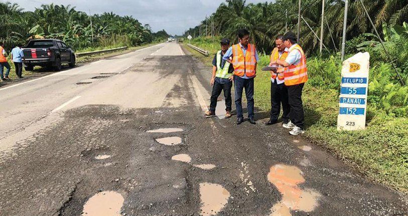 autos, cars, insights, jalan berlubang, jalan tidak rata, jkr, kemalangan, kerajaan, pothole, hampir 64,000 lubang ditampal tahun lalu – teruk sangatkah kualiti jalan di malaysia?