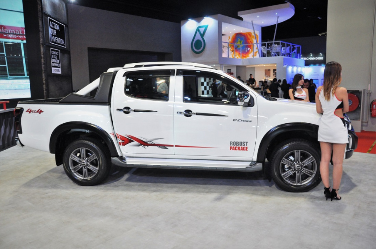 autos, car brands, cars, isuzu, accessories, bodykit, diesel, isuzu malaysia, malaysia, motor show, pickup truck, isuzu malaysia launches accessories package for d-max and previews new bluepower engine at klims ’18