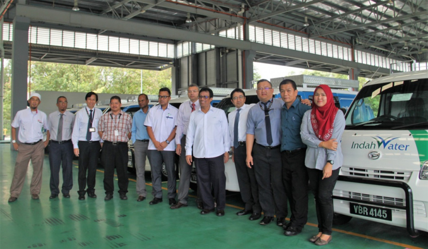 autos, cars, commercial vehicles, daihatsu, indah water konsortium, malaysia, vans, daihatsu hands over gran max vans to indah water konsortium