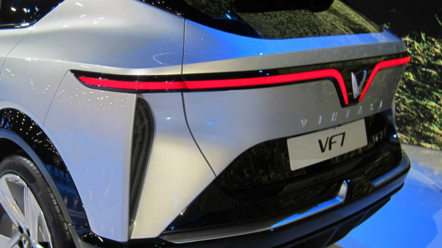 autos, cars, news, vinfast, vietnamese carmaker vinfast will build electric suvs, buses, and batteries in north carolina