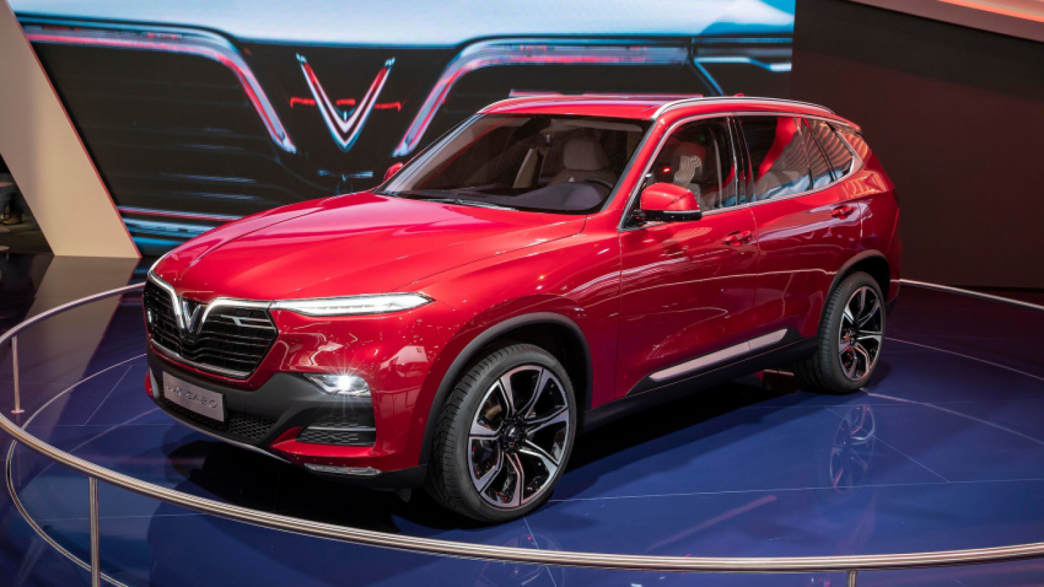 autos, cars, news, vinfast, vietnamese carmaker vinfast will build electric suvs, buses, and batteries in north carolina