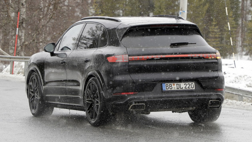 autos, cars, porsche, android, performance cars, plug-in hybrid cars, porsche cayenne, suvs, vnex, android, new 2022 porsche cayenne facelift caught on camera with less camouflage