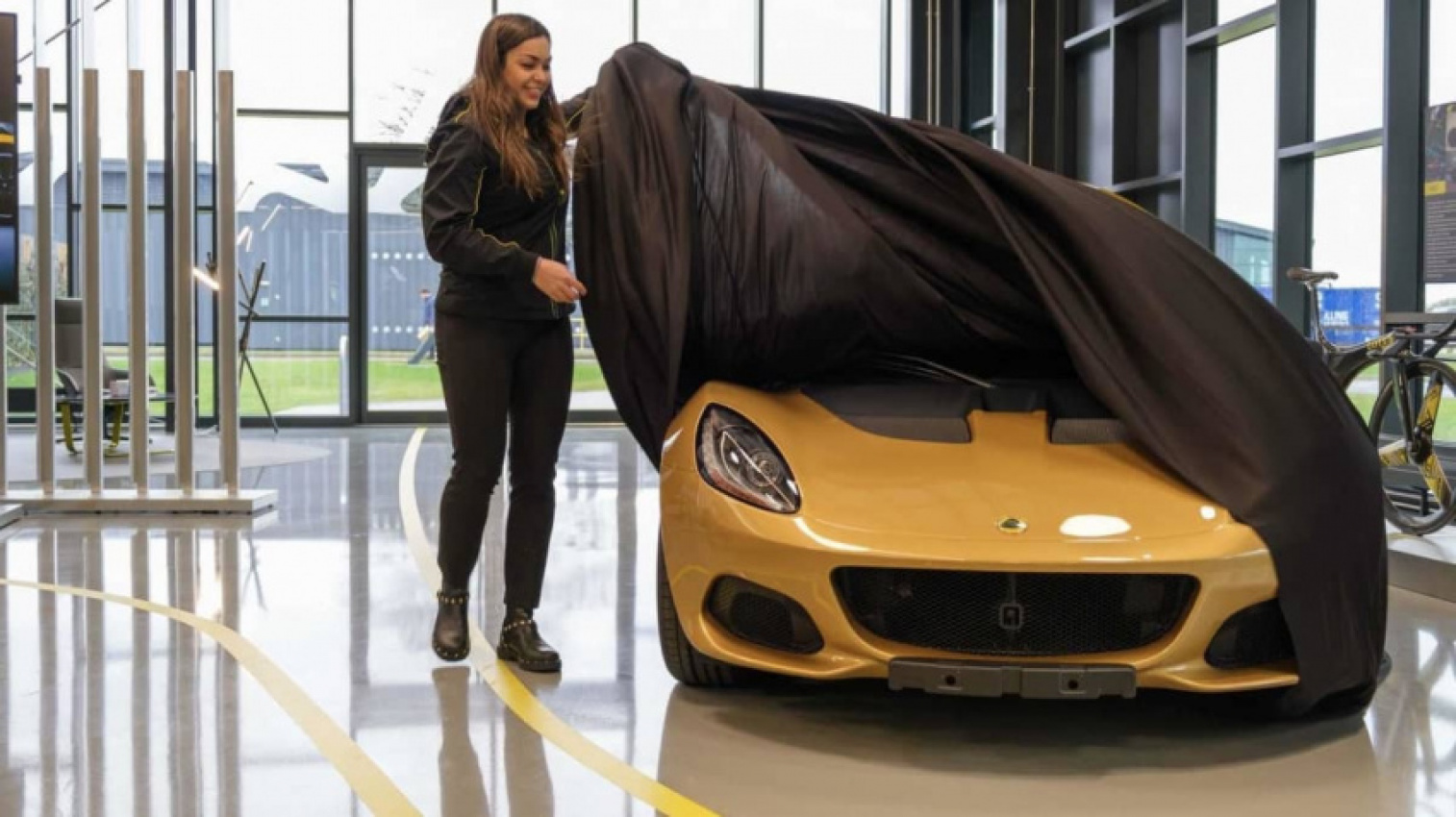 autos, cars, lotus, final lotus elise handed over to its namesake