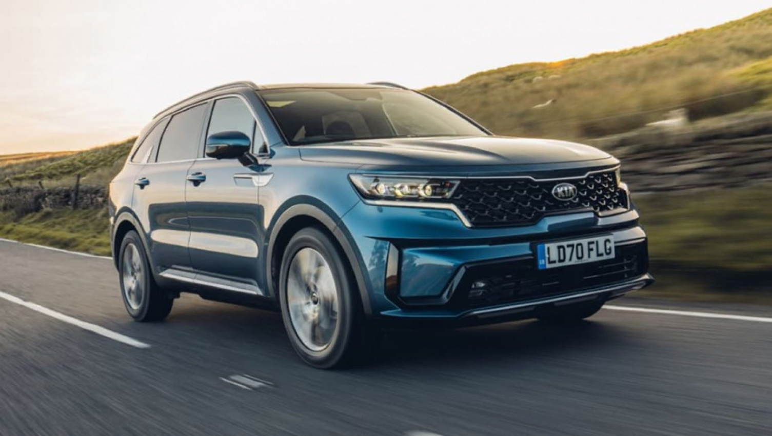 autos, cars, kia, toyota, hybrid cars, industry news, kia news, kia sorento, kia sorento 2022, kia suv range, showroom news, toyota kluger, android, watch out toyota kluger! 2022 kia sorento hybrid australian pricing and features revealed for single-grade electrified suv