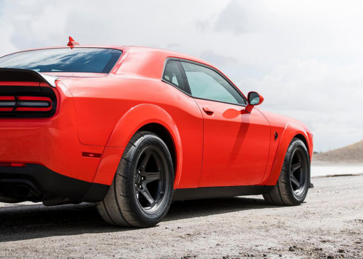 autos, cars, dodge, manual-transmission dodge challenger hellcats currently on pause