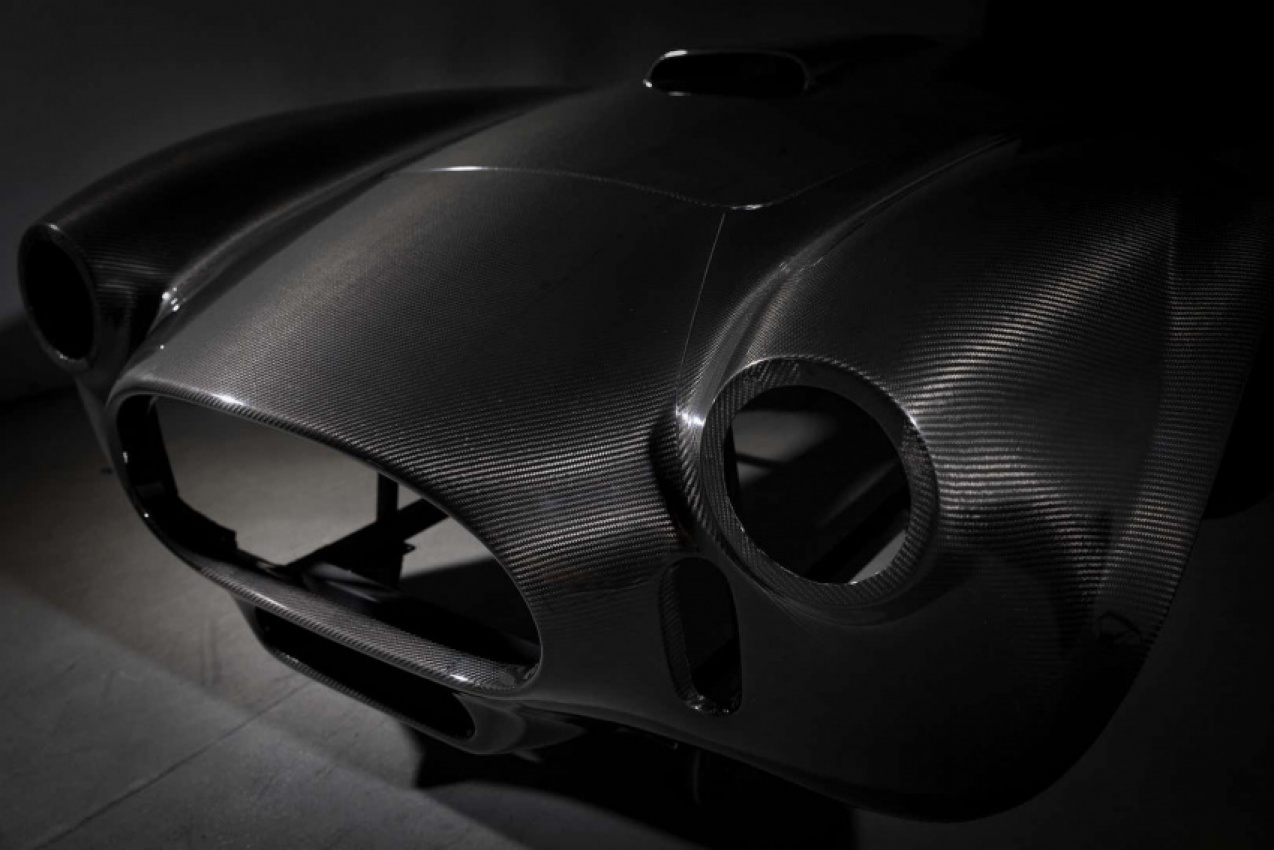 autos, cars, hp, shelby, shelby’s making 800-hp cobras with 88-pound carbon fiber bodies