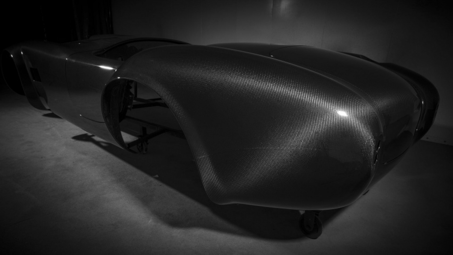 autos, cars, hp, shelby, shelby’s making 800-hp cobras with 88-pound carbon fiber bodies
