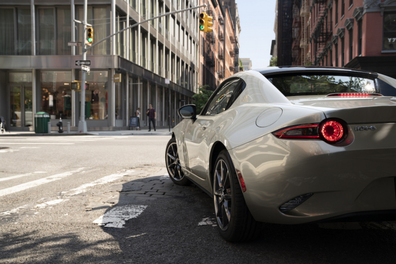 autos, cars, mazda, consumer reports, miata, consumer reports says the 2022 mazda miata’s only problem is a dealbreaker for some drivers