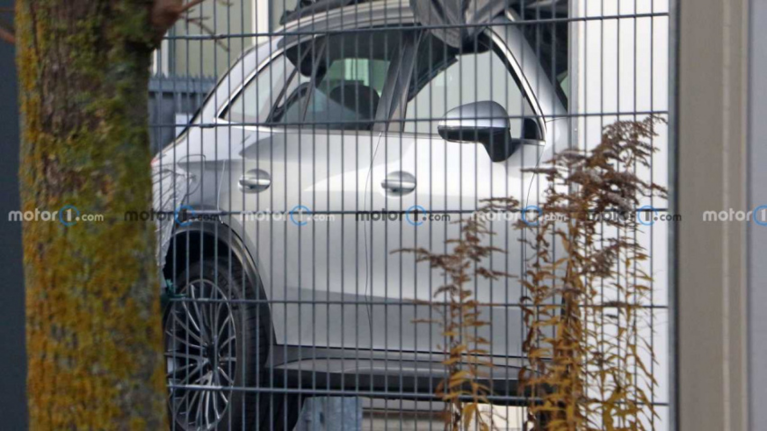 autos, cars, mercedes-benz, mercedes, 2023 mercedes glc spied without camo while being loaded into truck