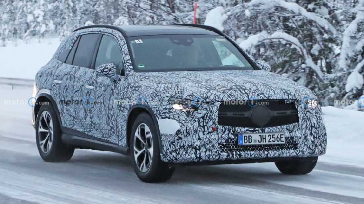 autos, cars, mercedes-benz, mercedes, 2023 mercedes glc spied without camo while being loaded into truck