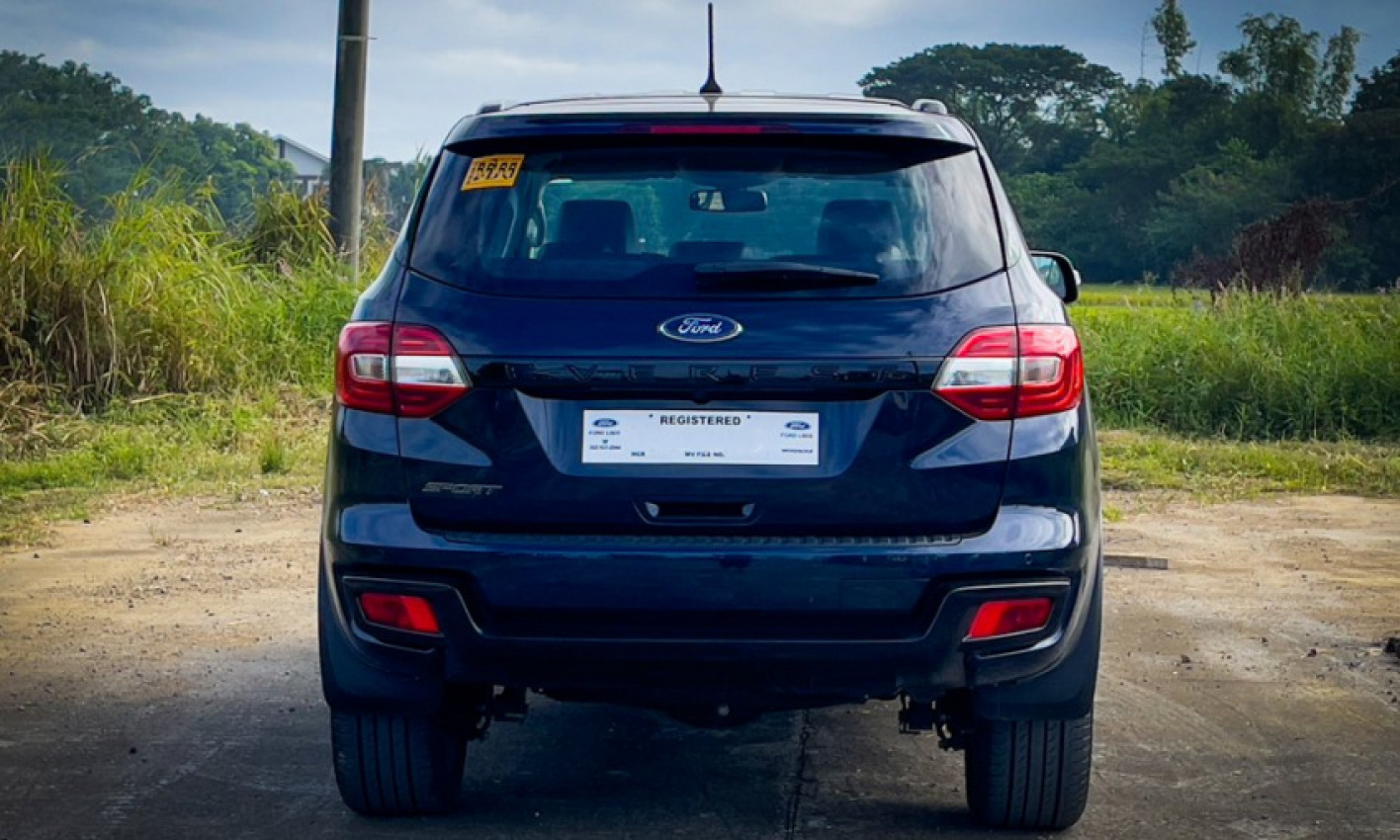 autos, cars, ford, reviews, android, ford everest, android, ford everest sport: too good to be a mid-level variant