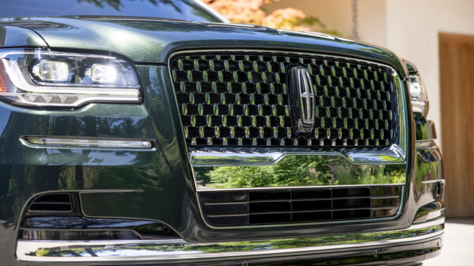 autos, cars, lincoln, reviews, lincoln navigator, amazon, 2022 lincoln navigator first drive: watch the road!? we are watching the road!