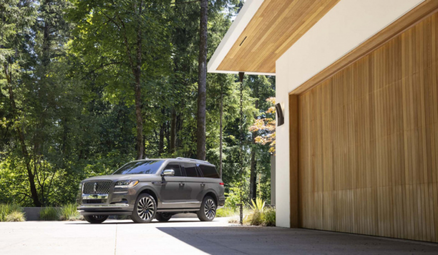 autos, cars, lincoln, amazon, first drives, lincoln navigator, lincoln navigator news, lincoln news, luxury cars, suvs, amazon, first drive review: 2022 lincoln navigator aims to keep up with the big boys