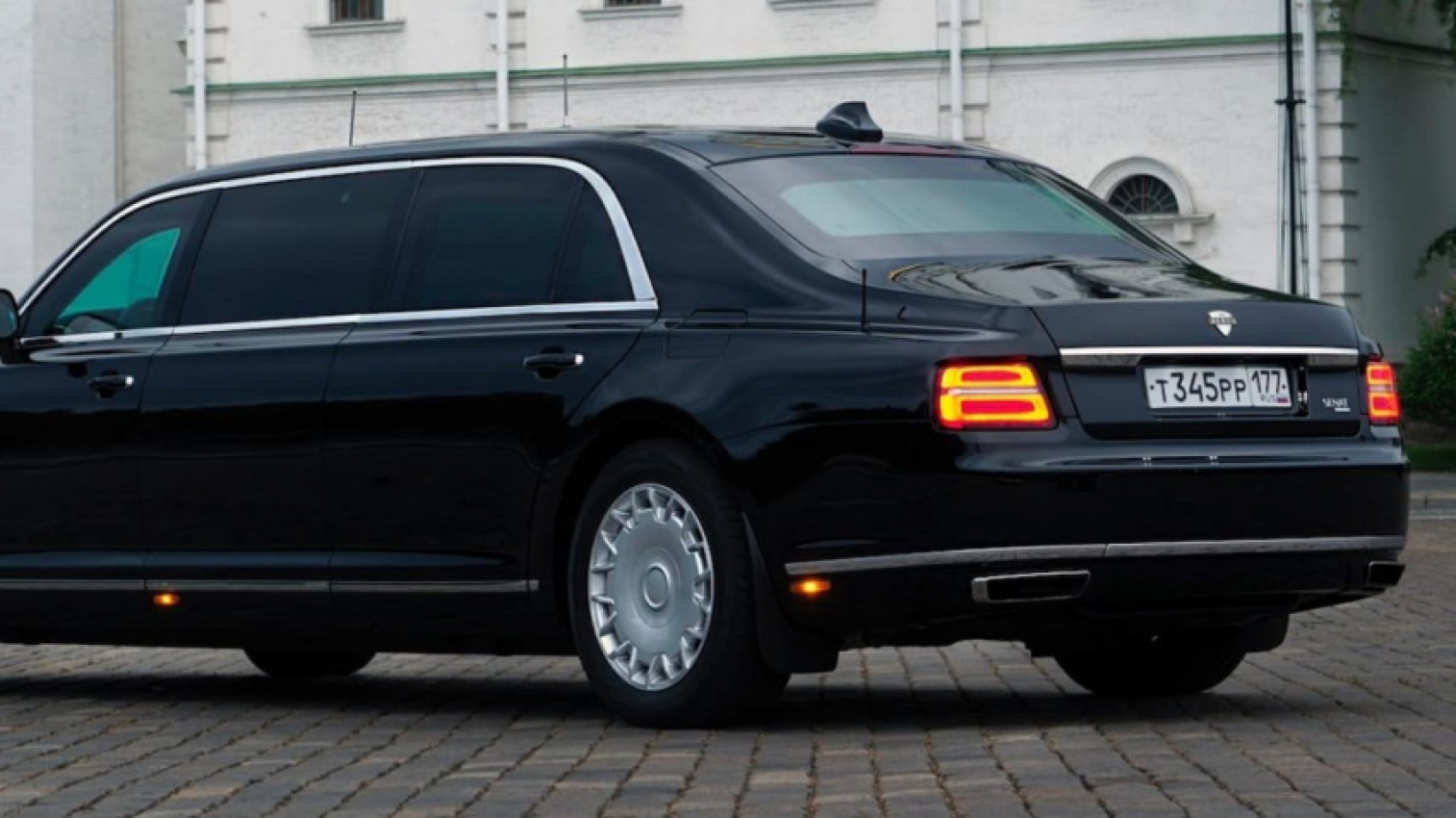 autos, cars, rolls-royce, the aurus senat: vladimir putin’s 7200kg counterfeit rolls-royce limo