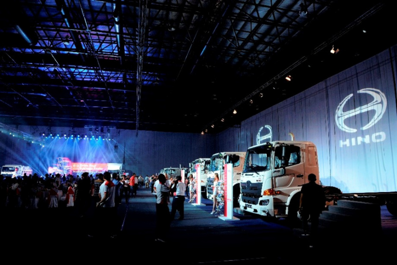 autos, cars, featured, hino, hino launches 500 series truck in malaysia