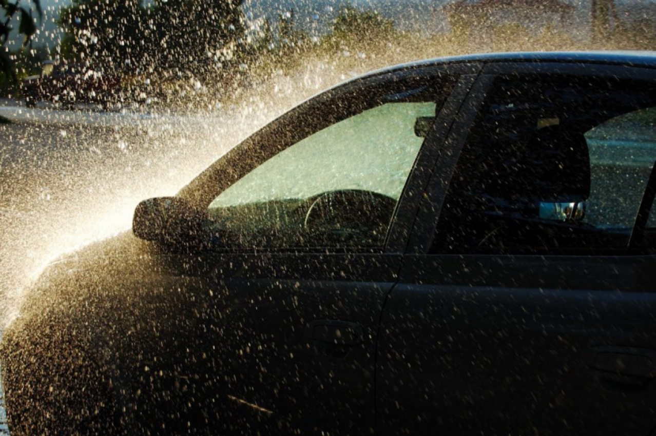 autos, bm, cars, tip penjagaan & pemanduan kereta semasa musim hujan