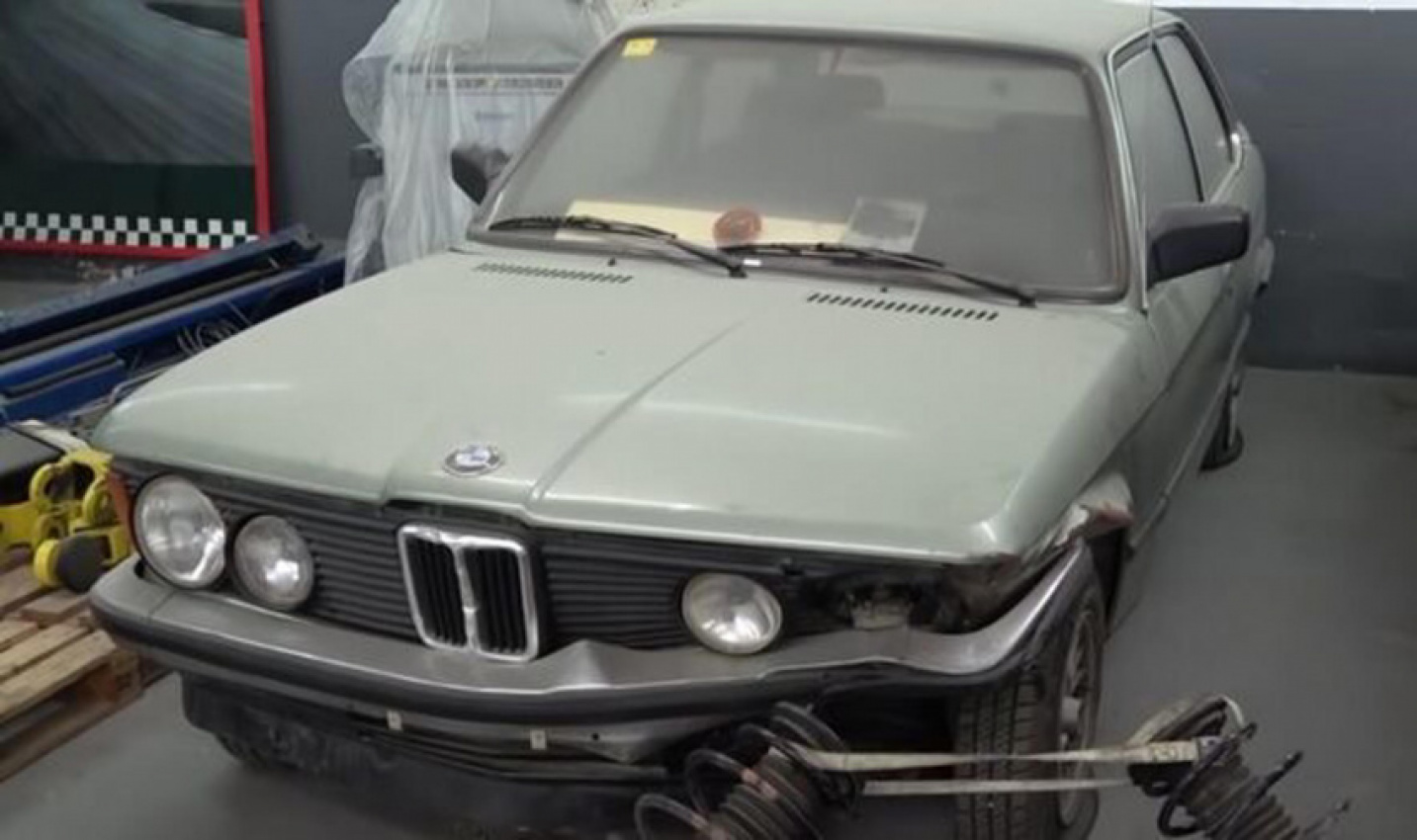 autos, bmw, cars, classic cars discovered inside long-abandoned bmw dealership: astonishing finds