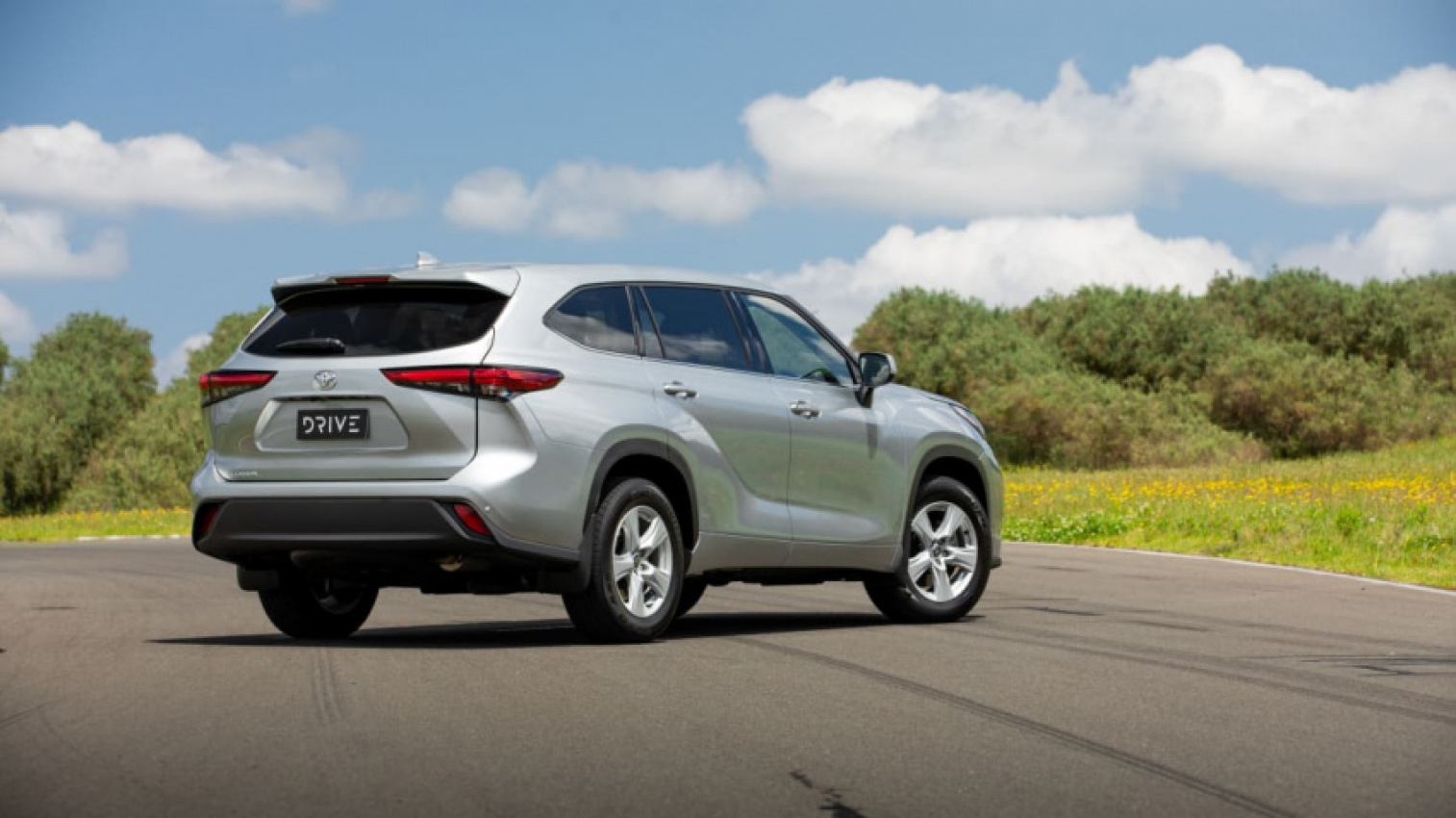 autos, cars, toyota, toyota kluger, toyota kluger wins 2022 drive car of the year best large suv