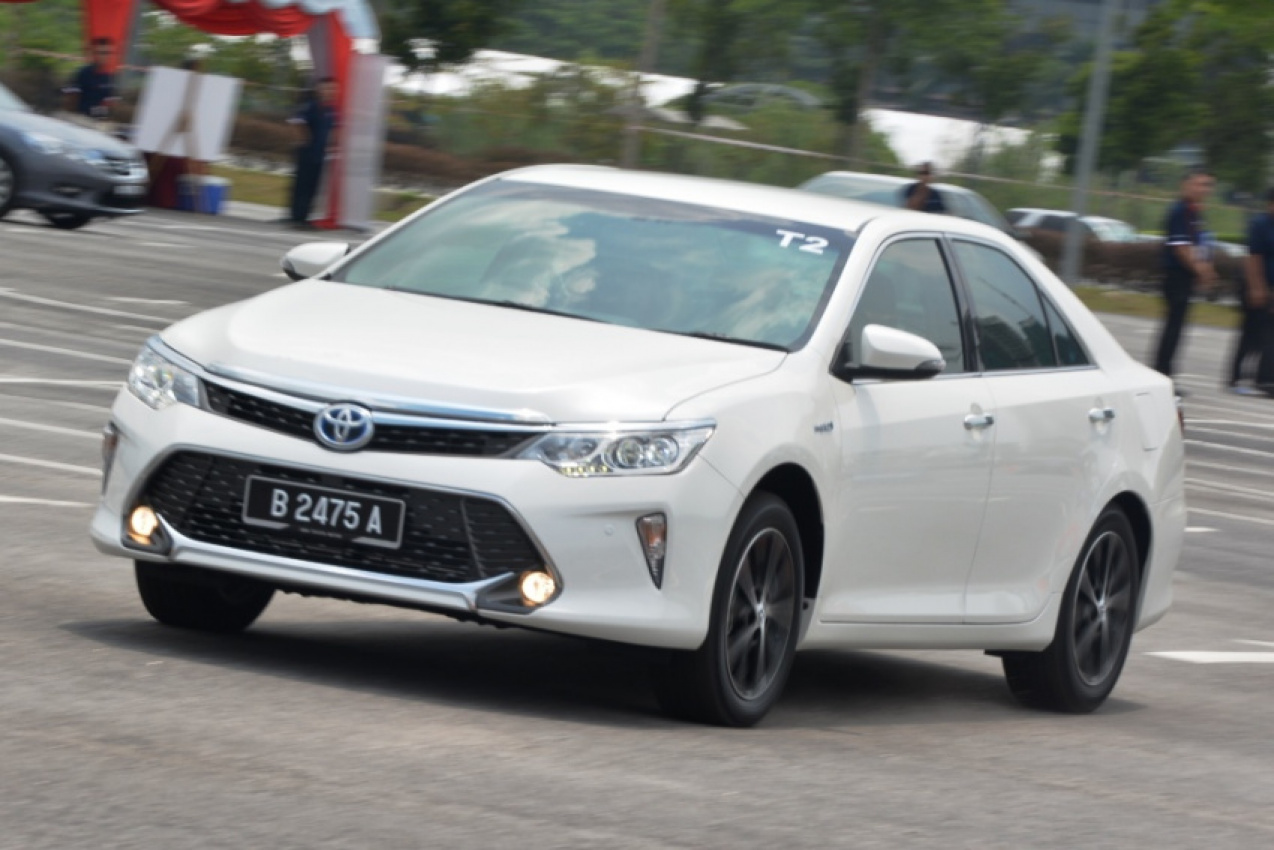 autos, cars, featured, toyota, camry, hybrid, toyota camry, vvt-iw, 2015 toyota camry first driving impressions