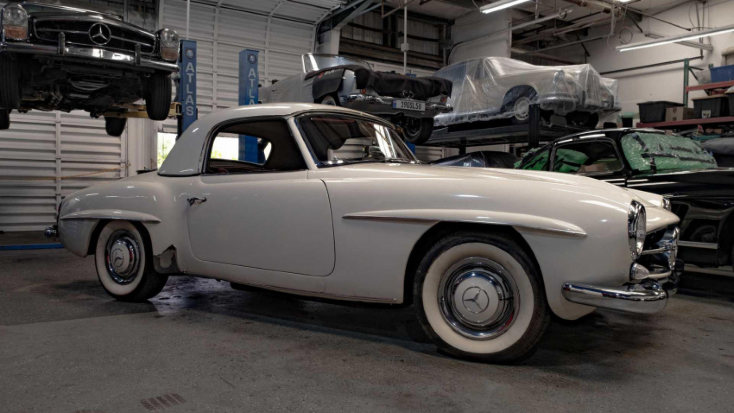 autos, cars, mercedes-benz, mercedes, este mercedes-benz 190 sl, de 1957, se ha restaurado durante un año