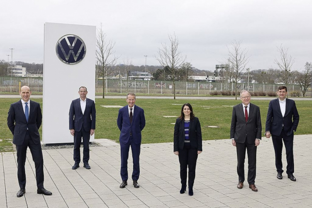 autos, cars, reviews, volkswagen, car news, volkswagen trinity to be built at new $3 billion factory