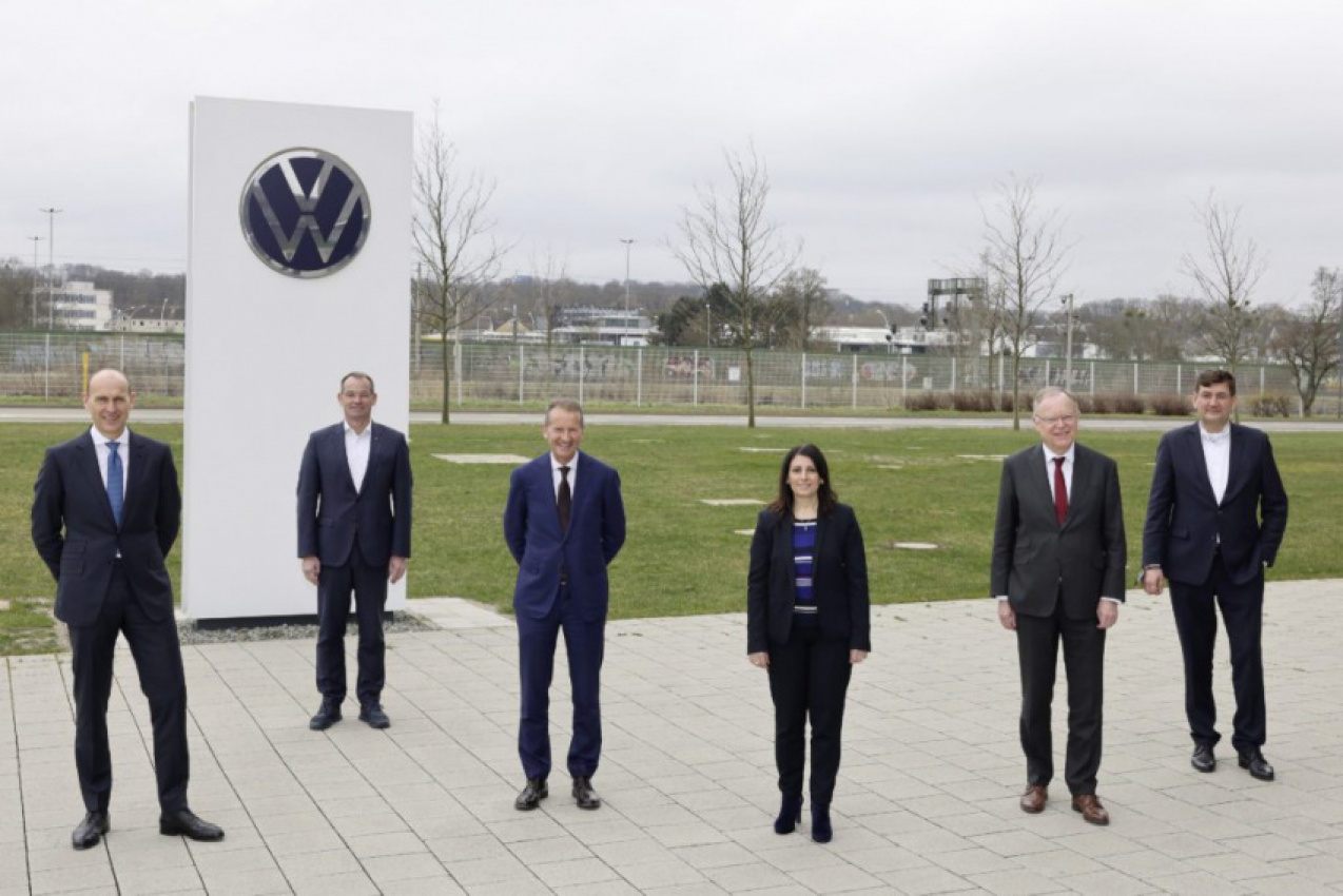 autos, cars, electric cars, technology, dr. bernd althusmann, dr. christian vollmer, ralf brandstätter, volkswagen group, vw to build new €2 billion manufacturing plant in wolfsburg for trinity electric model