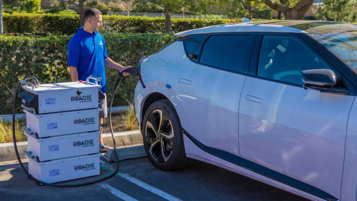 autos, cars, evs, kia, kia partners with currently for on-demand ev charging service