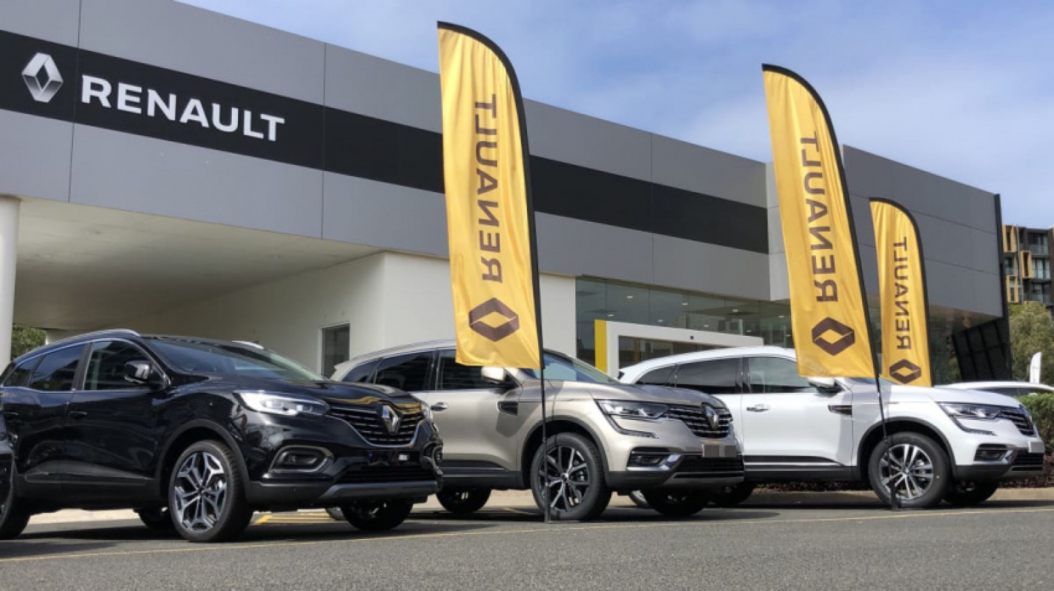 autos, cars, renault, renault posts sales record in australia after switch to independent distributor
