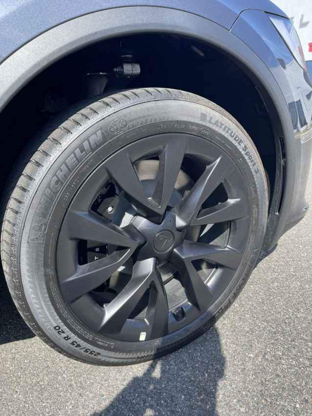autos, cars, news, tesla, electric vehicles, offbeat news, tesla model x, tesla tried to deliver a brand new $131k model x plaid with mismatched tires