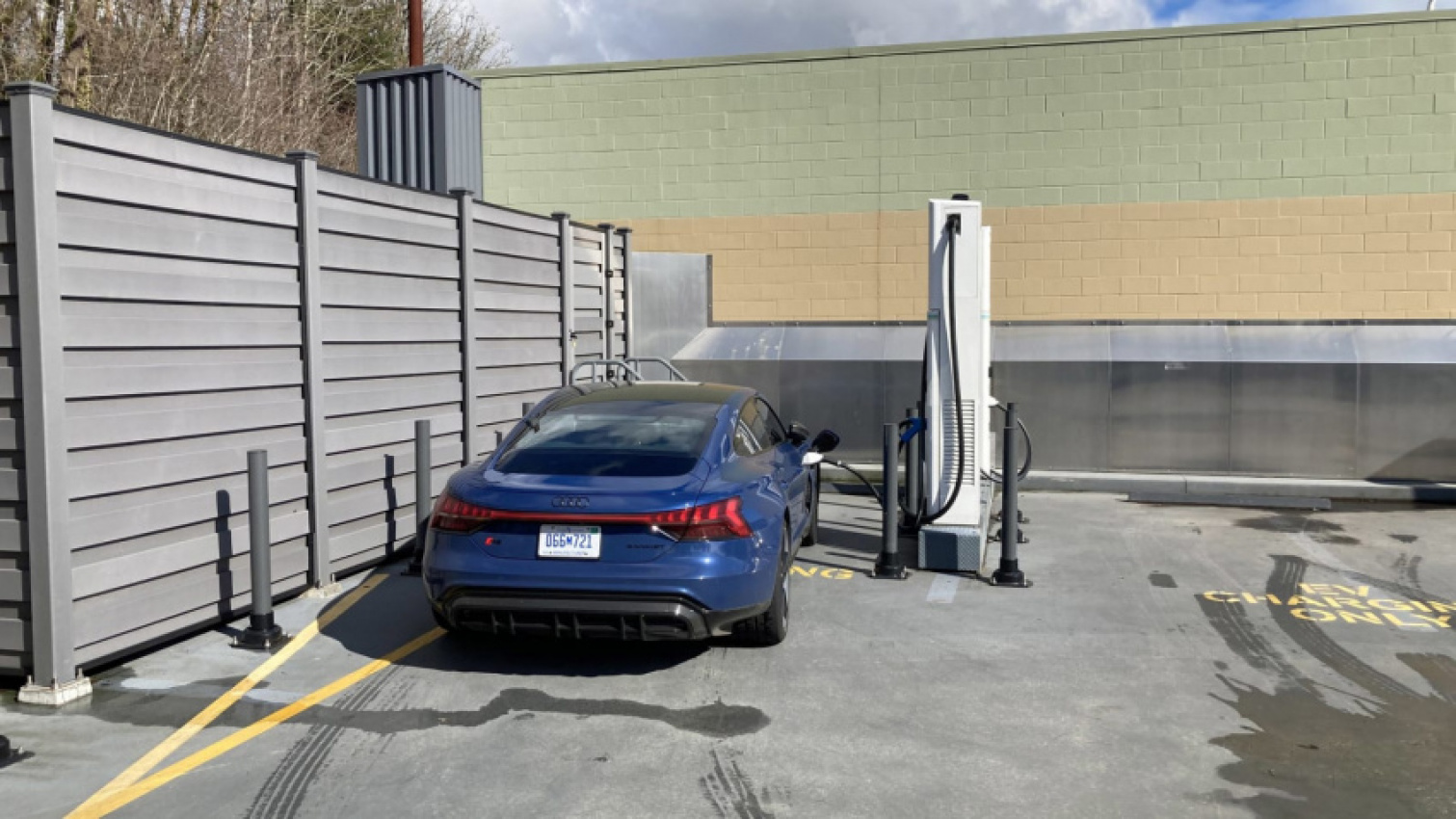 autos, cars, charging station, electric, ev charging, government/legal, green, green culture, green driving, infrastructure, ev charging need a rethink: add chargers to highway rest areas