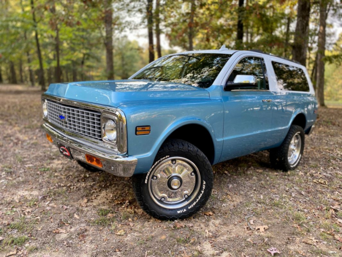 autos, cars, chevrolet, news, auction, chevrolet blazer, chevrolet tahoe, restomod, tuning, used cars, this k5 blazer is actually a chevrolet tahoe z71 underneath