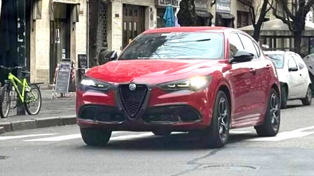 alfa romeo, autos, cars, reviews, alfa romeo stelvio, alfa romeo stelvio: 2023 facelift spotted with tonale-inspried styling