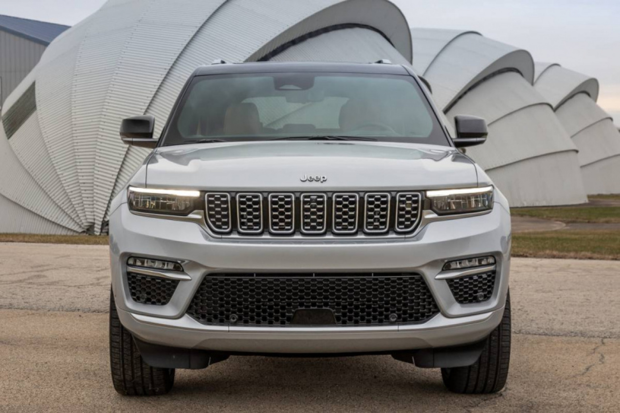 autos, cars, jeep, jeep grand cherokee, is the 2022 jeep grand cherokee a good suv? 5 pros and 4 cons