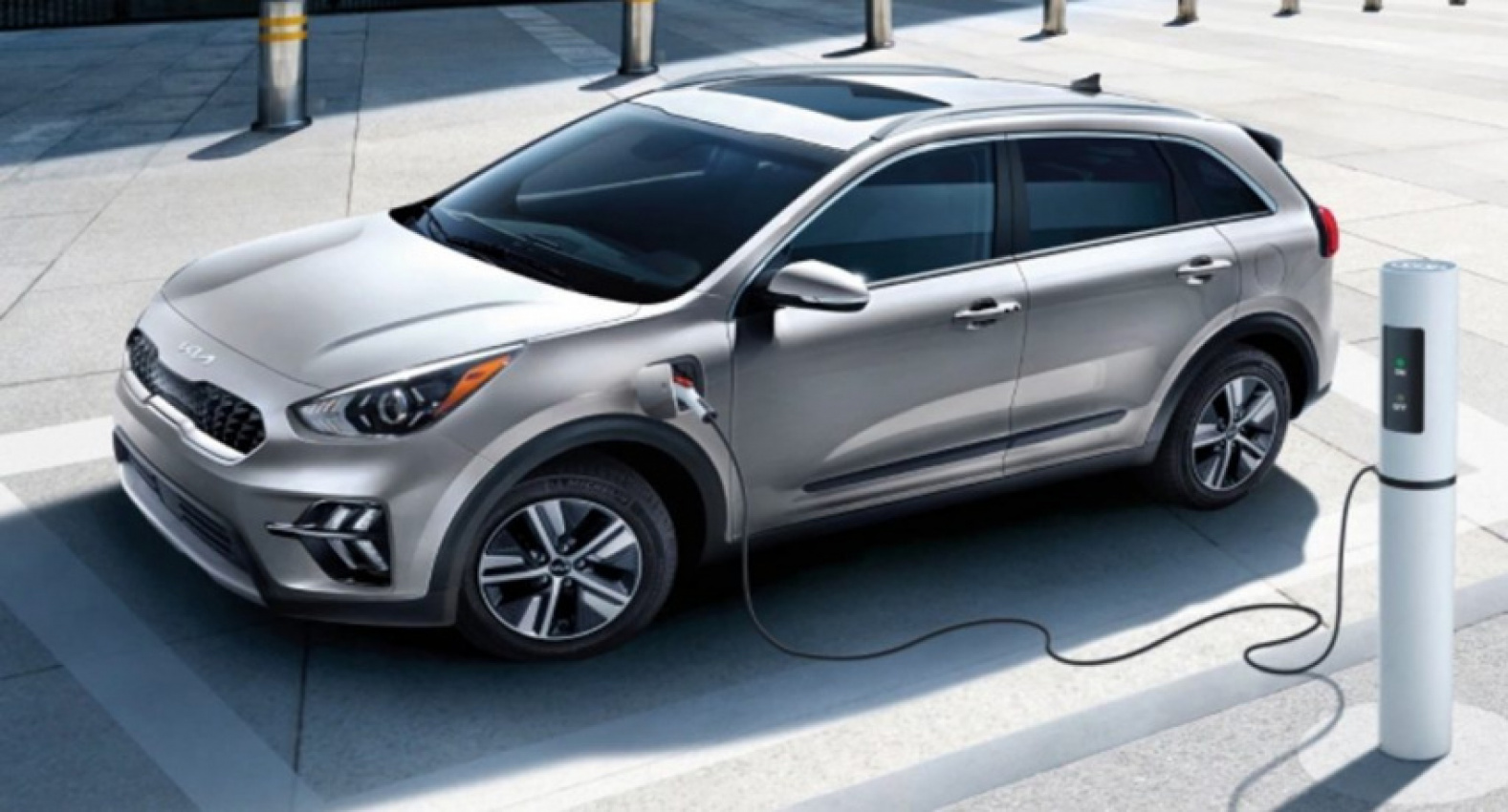 autos, cars, fuel economy, hybrids, phev, 5 most fuel-efficient plug-in hybrids of 2022 that will save you money on gas