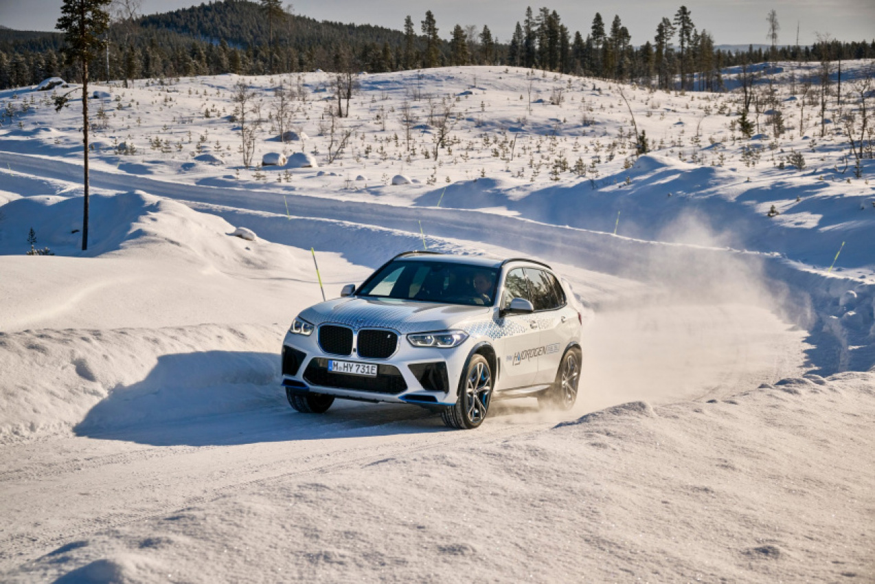 autos, bmw, cars, news, bmw i, bmw videos, bmw x5, fuel cell, hydrogen, video, bmw ix5 hydrogen wrapping up winter testing, limited production slated for later this year