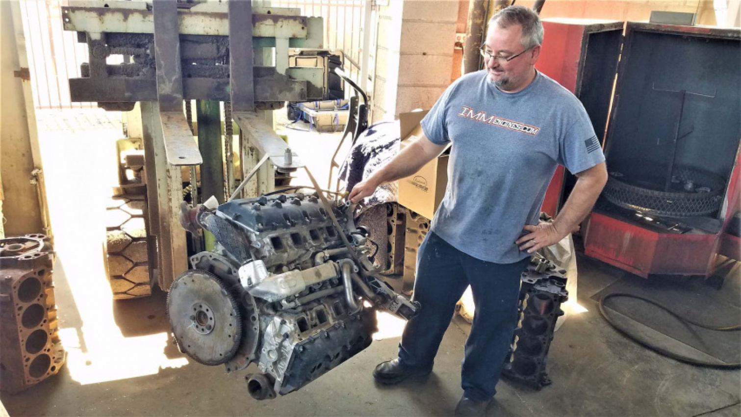 autos, cars, how to, ram, we scored a $400 junkyard 392ci hemi from a ram truck—and it’s the mother lode!