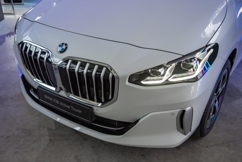autos, bmw, cars, 2 series, 2 series gran coupe, bmw 2 series, bmw 2 series active tourer, bmw 218i, bmw 220i, bmw m, bmw m2, bmw m240i, 2022 bmw 2 series active tourer & 2 series coupe launched in singapore : back 2 back