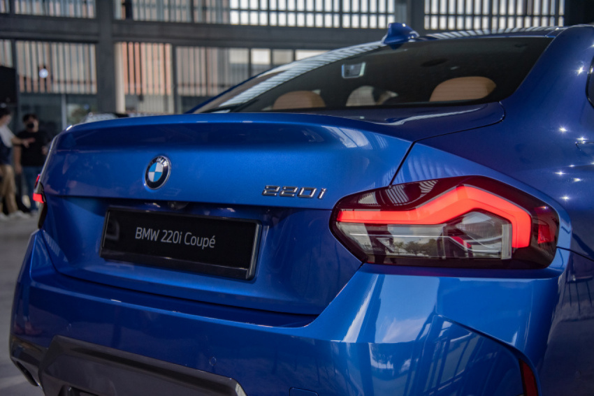 autos, bmw, cars, 2 series, 2 series gran coupe, bmw 2 series, bmw 2 series active tourer, bmw 218i, bmw 220i, bmw m, bmw m2, bmw m240i, 2022 bmw 2 series active tourer & 2 series coupe launched in singapore : back 2 back