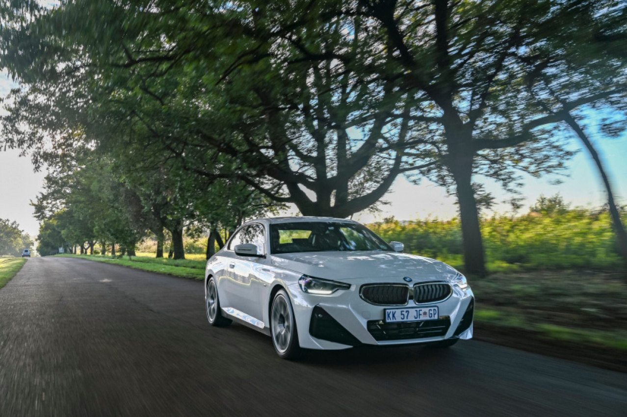 autos, bmw, cars, 2 series coupe, bmw 220i, mineral white, photo gallery, 2022 bmw 2 series coupe in mineral white looks enticing