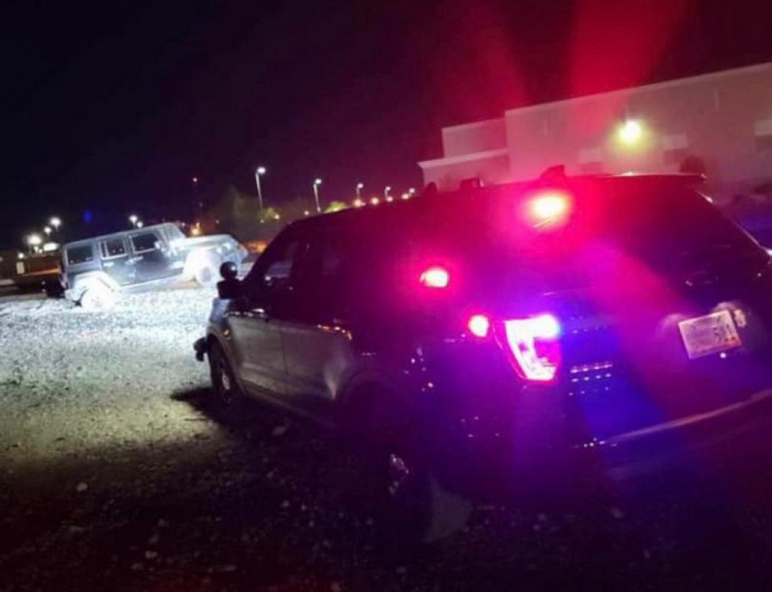autos, cars, jeep, news, jeep renegade, jeep wrangler, offbeat news, police, california and nevada police have no sympathy for these two stuck jeep drivers