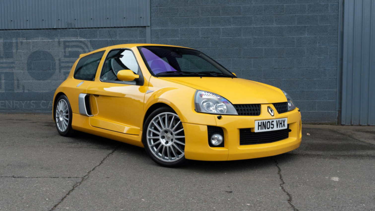 autos, cars, renault, renault heritage fleet hot hatches up for auction