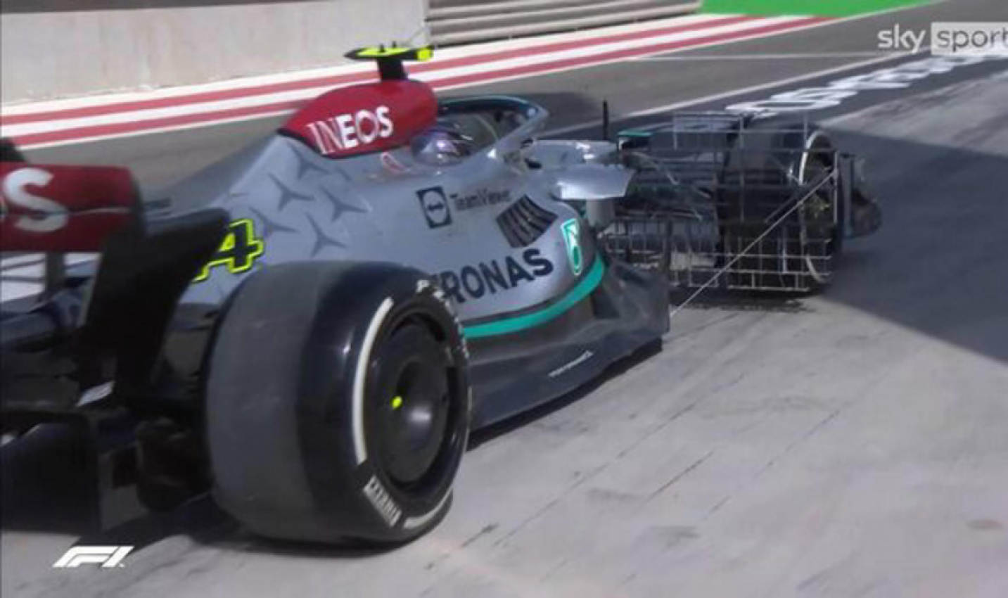 autos, cars, mercedes-benz, mercedes, vnex, first pictures of radical w13 design as lewis hamilton shows off new mercedes in bahrain