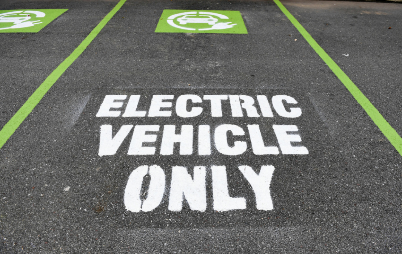 autos, cars, electric vehicle, electric car, all of the electric vehicles that come with free charging