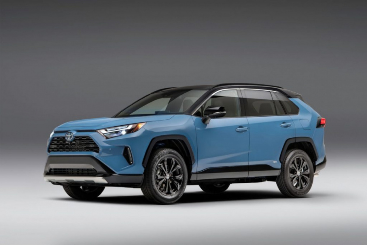 autos, cars, toyota, compact suv, consumer reports, rav4, toyota rav4, 3 things consumer reports doesn’t like about the 2022 toyota rav4