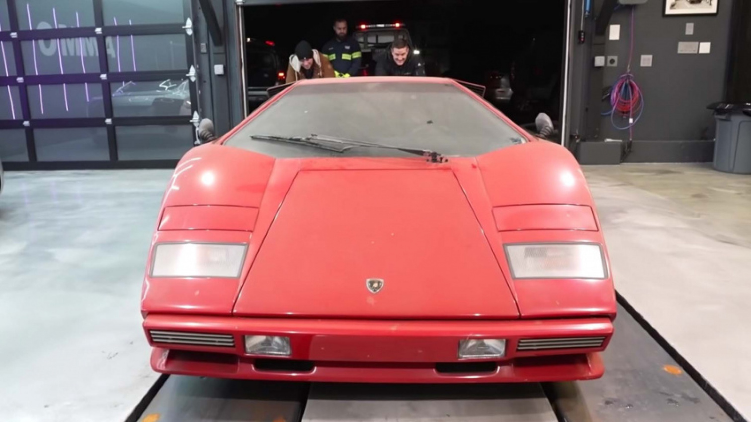 autos, cars, lamborghini, revolting lamborghini countach's first wash in 20 years is one disgusting detail